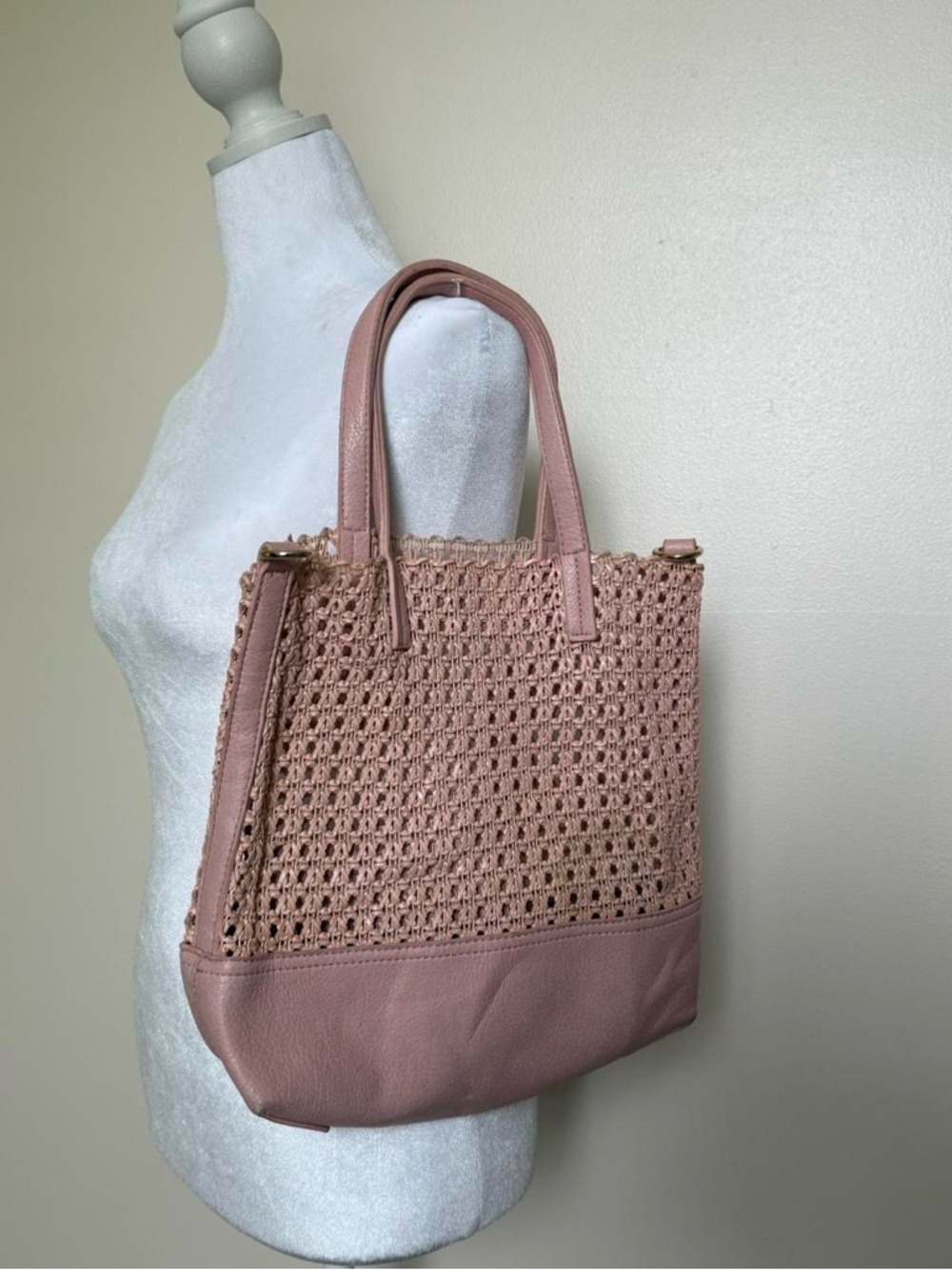Woven Tote Bag in Dusty Rose - Classic Women's Handbag